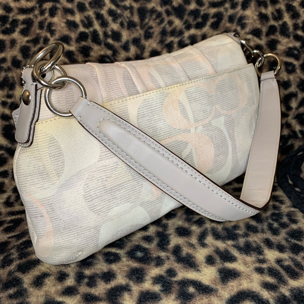 RETIRED COACH ICONIC KISSING Cs SHOULDER HANDBAG - Picture 14 of 14